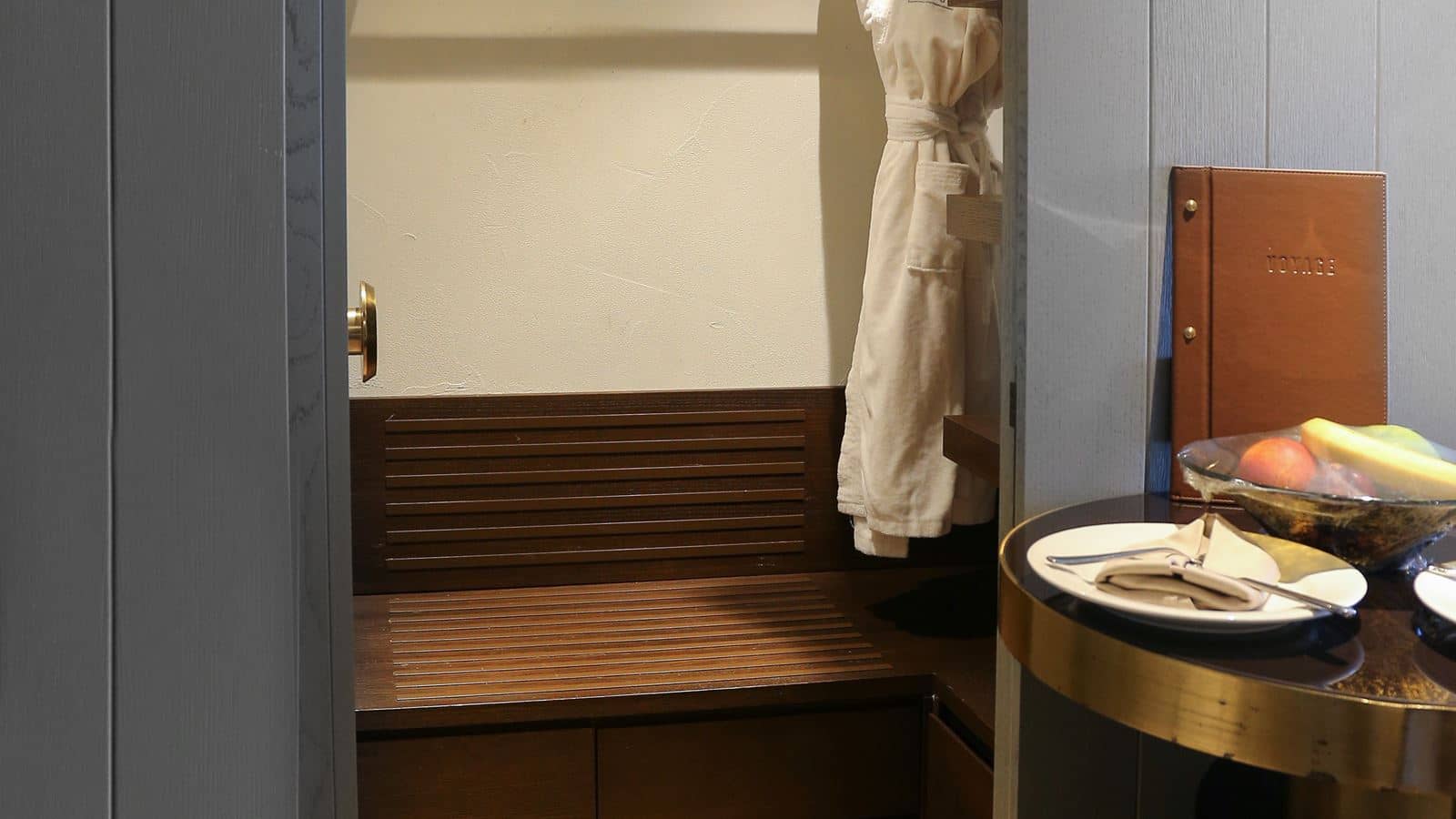 rooms-deluxe-room