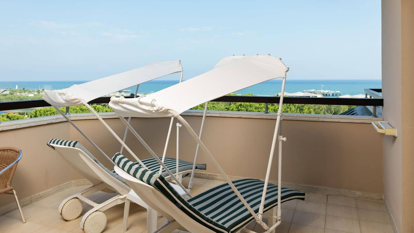 rooms-main-building-junior-suite-sea-view