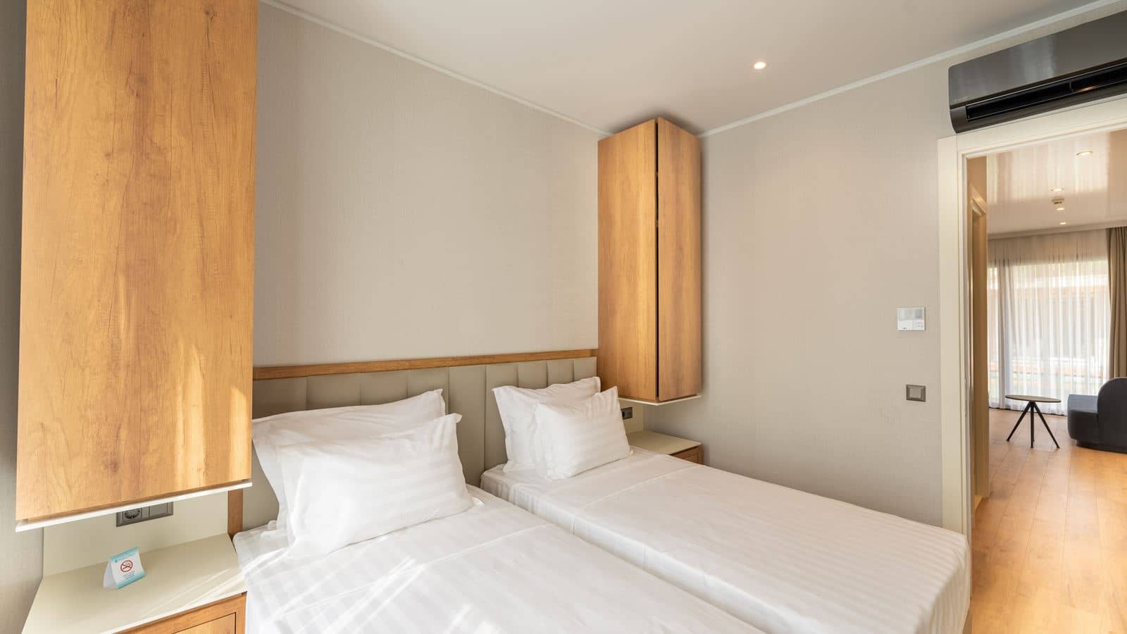 rooms-swim-up-suite