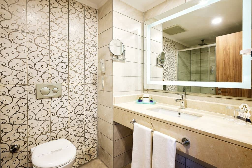 rooms-family-room-land-side