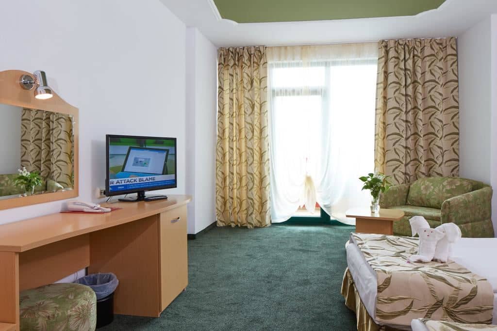 rooms-twin-standard-room-balcony
