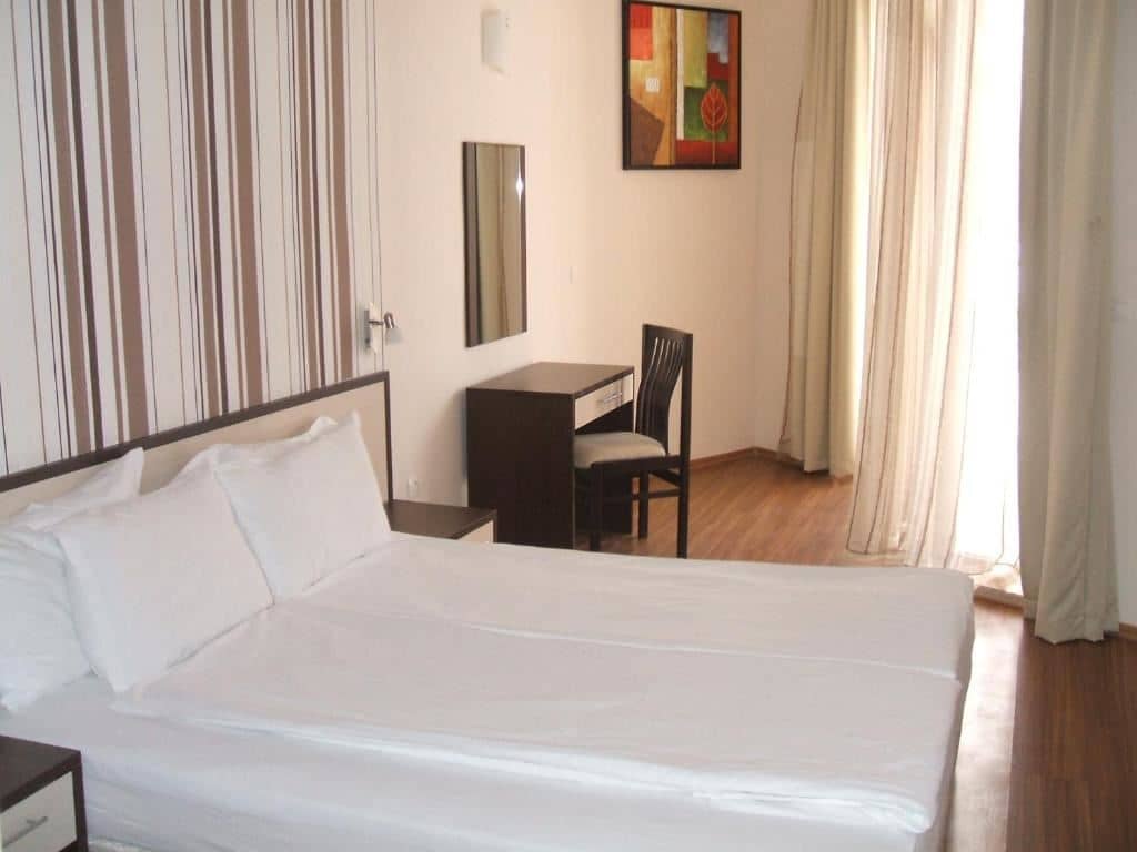 rooms-standard-apartment-balcony