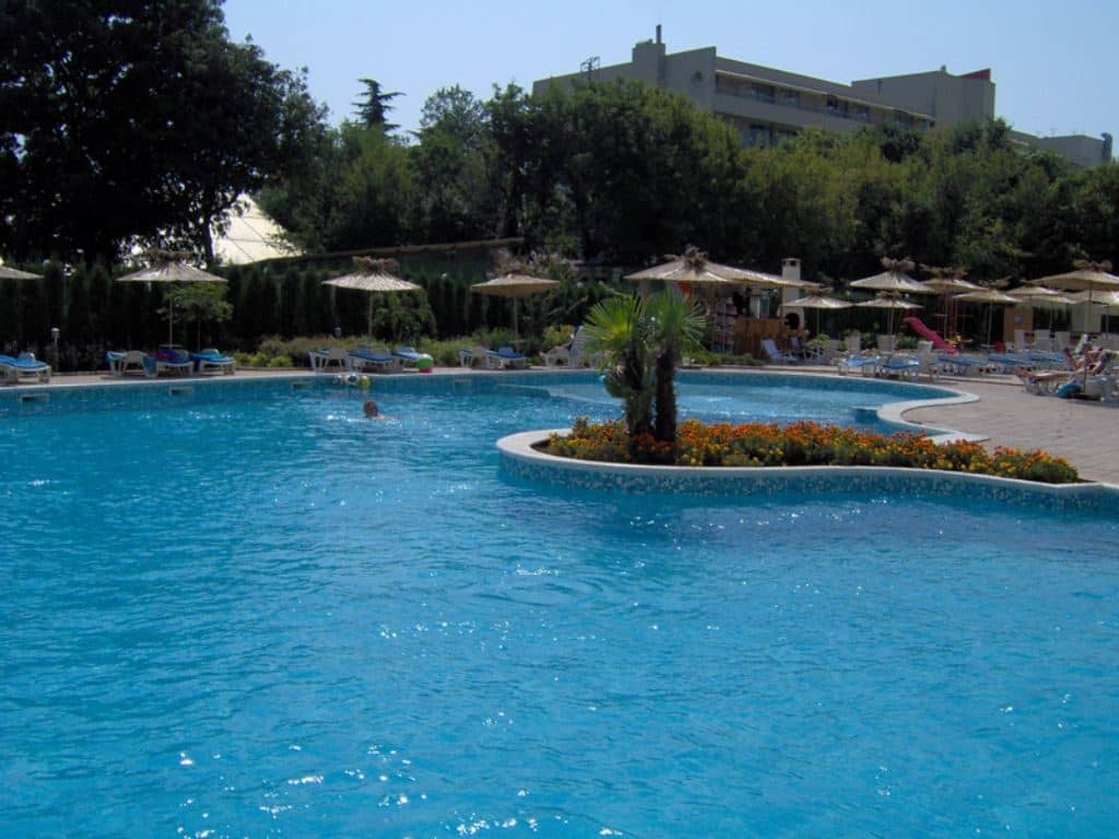 pools-outdoor-pool