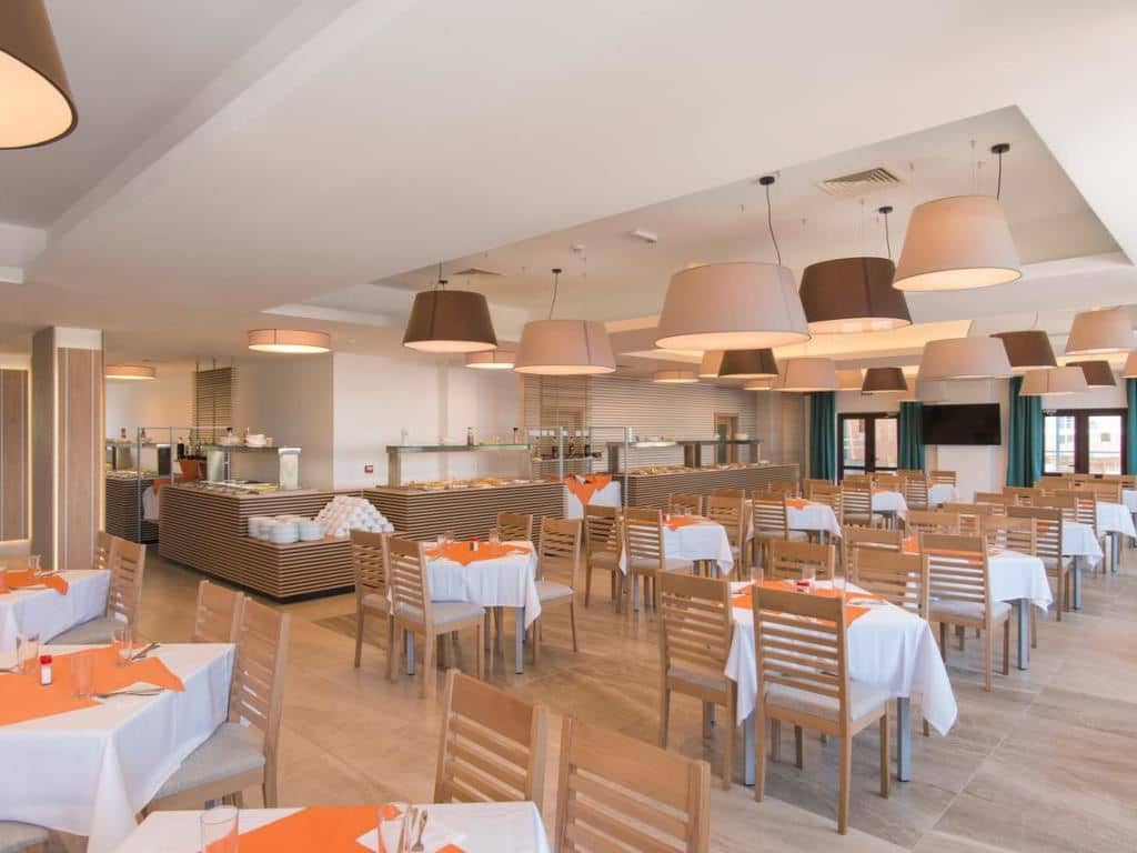 restaurants-restaurant