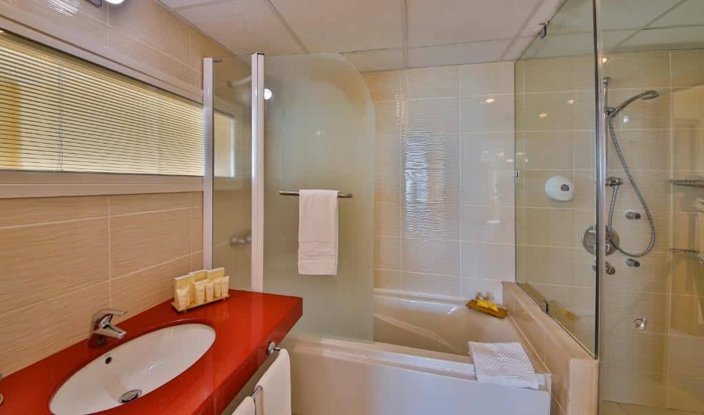 rooms-twin-standard-room-lateralseaview-balcony-or-terrace