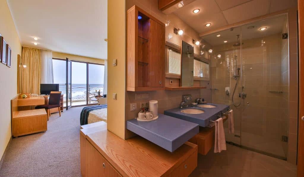rooms-twin-superior-room-seaview-balcony-or-terrace