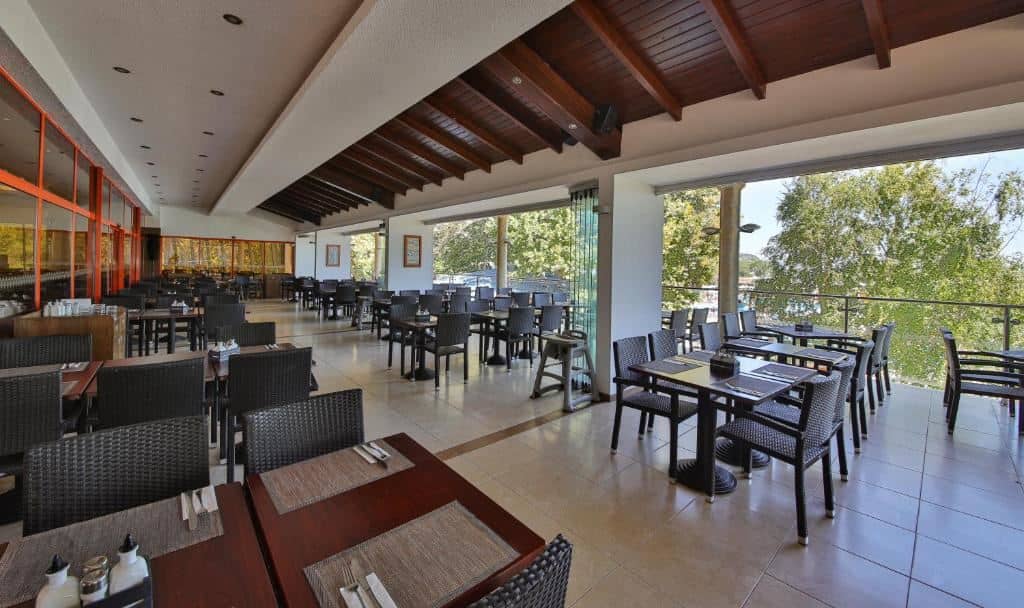 restaurants-restaurants