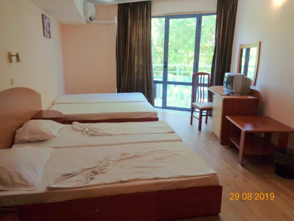 rooms-single-wchild-standard-room-balcony-or-terrace