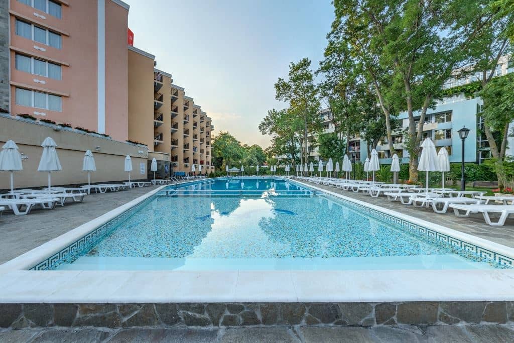 pools-outdoor-pool