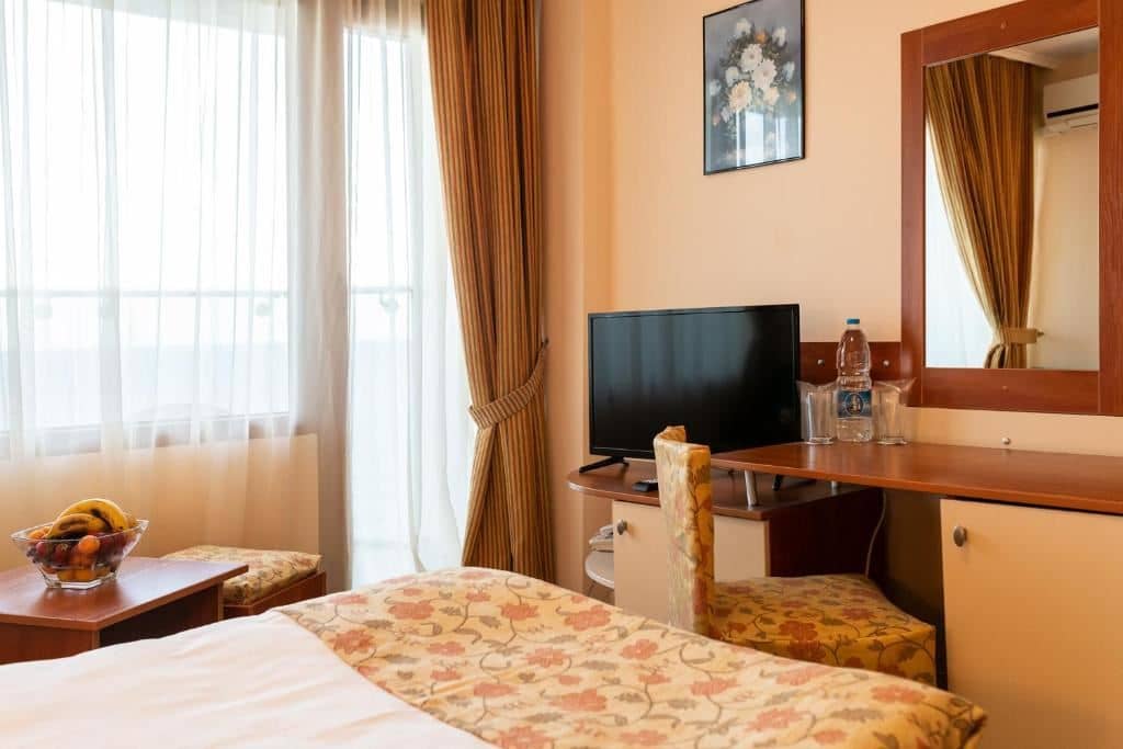 rooms-single-room-with-park-view