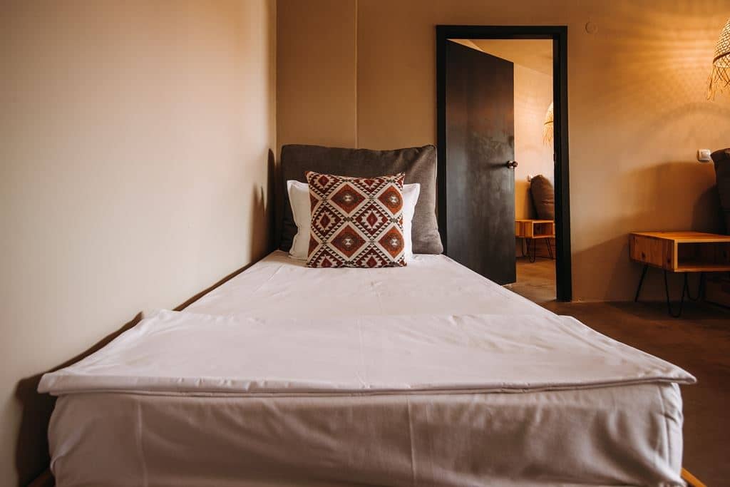 rooms-two-bedrooms-apartment-sea-side