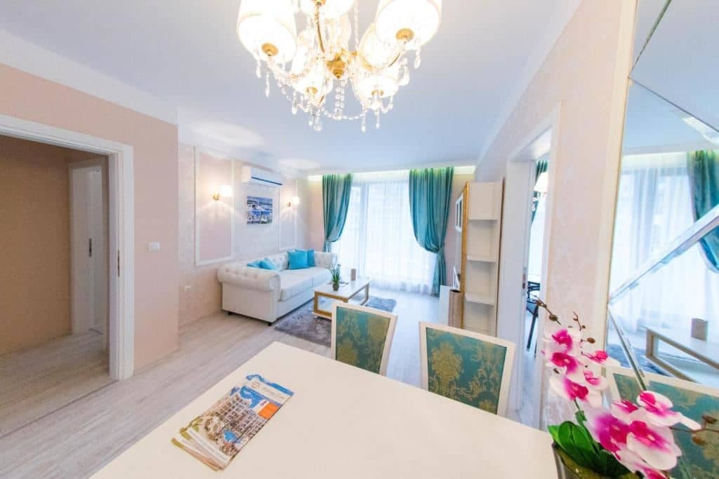rooms-1-bedroom-deluxe-apartment-balcony