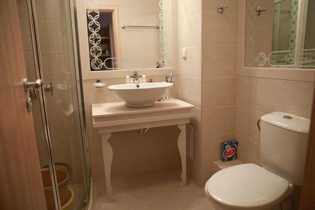 rooms-1-bedroom-deluxe-apartment-balcony