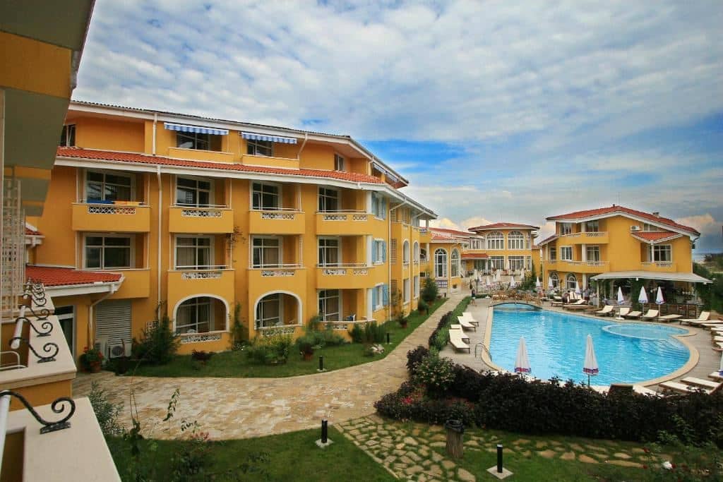 rooms-standard-apartment-balcony-or-terrace