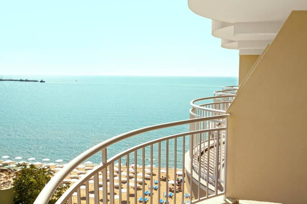 rooms-standard-room-seaside-balcony-or-terrace