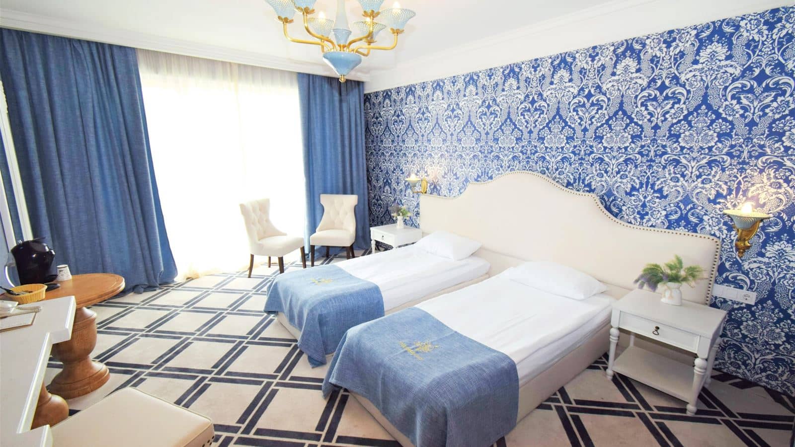 rooms-single-wchild-standard-room-seaview-balcony