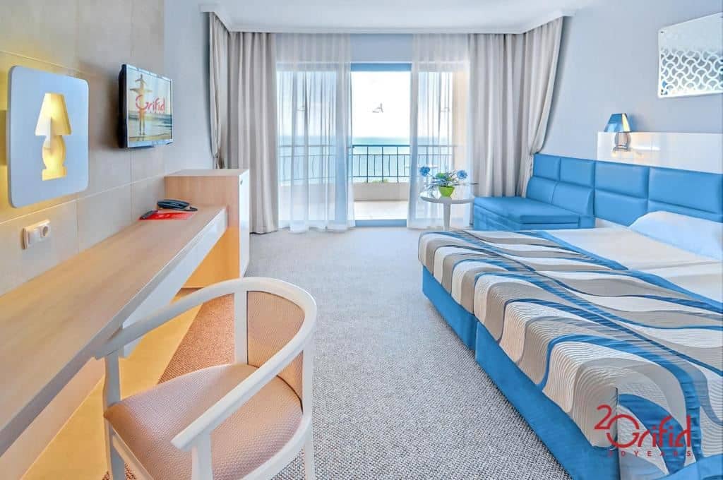rooms-quad-deluxe-room-sea-view-balcony-or-terrace