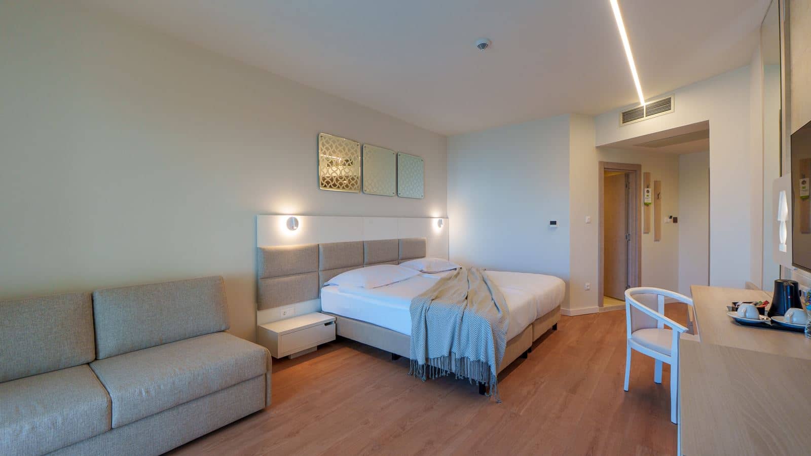 rooms-twin-deluxe-room-latera-lsea-view-balcony-or-terrace