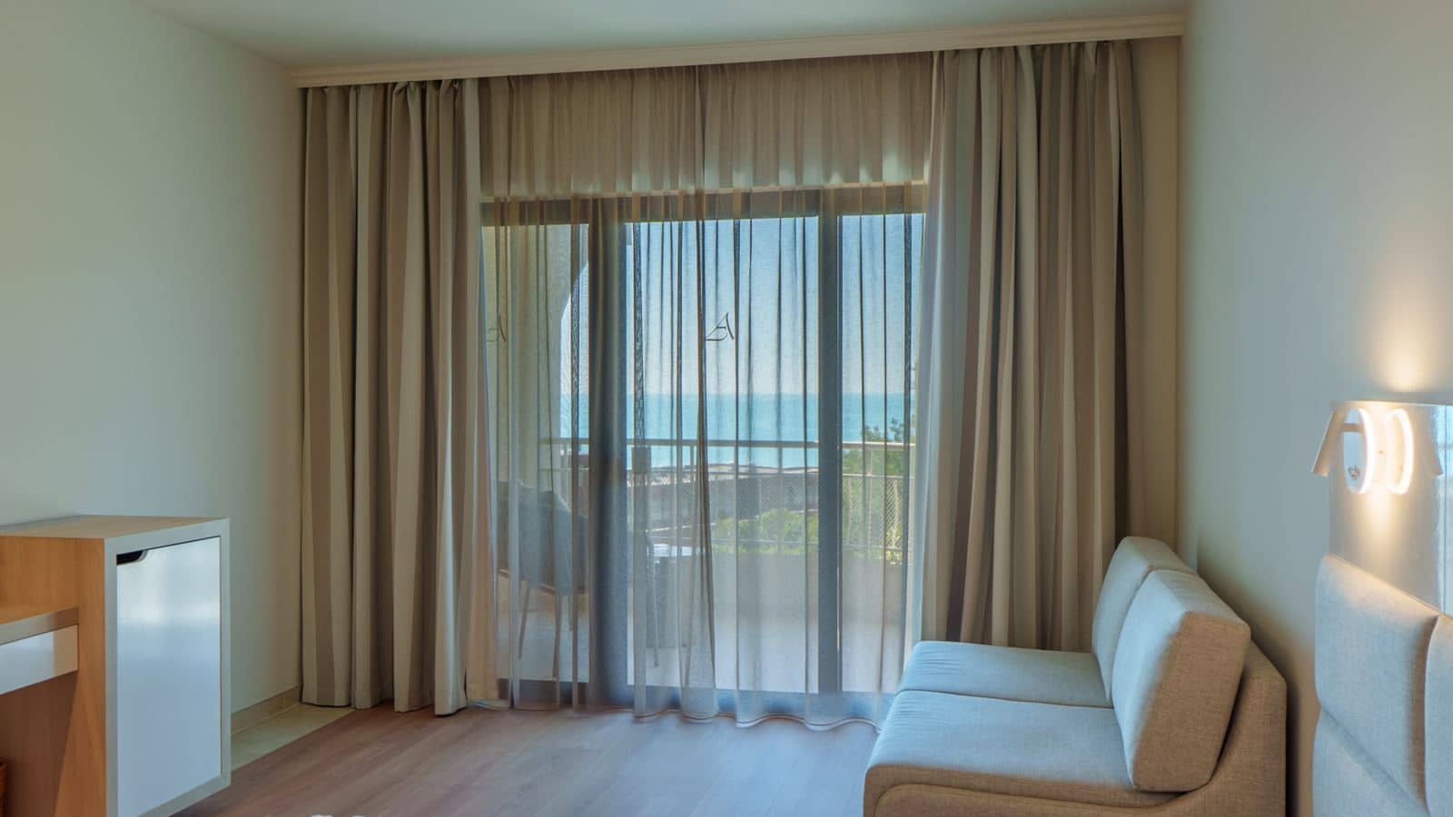 rooms-twin-deluxe-room-latera-lsea-view-balcony-or-terrace
