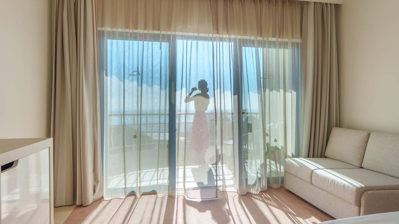 rooms-twin-deluxe-room-sea-view-balcony