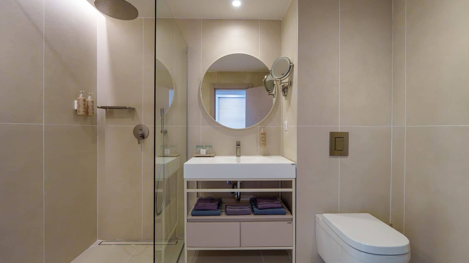 rooms-twin-deluxe-room-sea-view-balcony