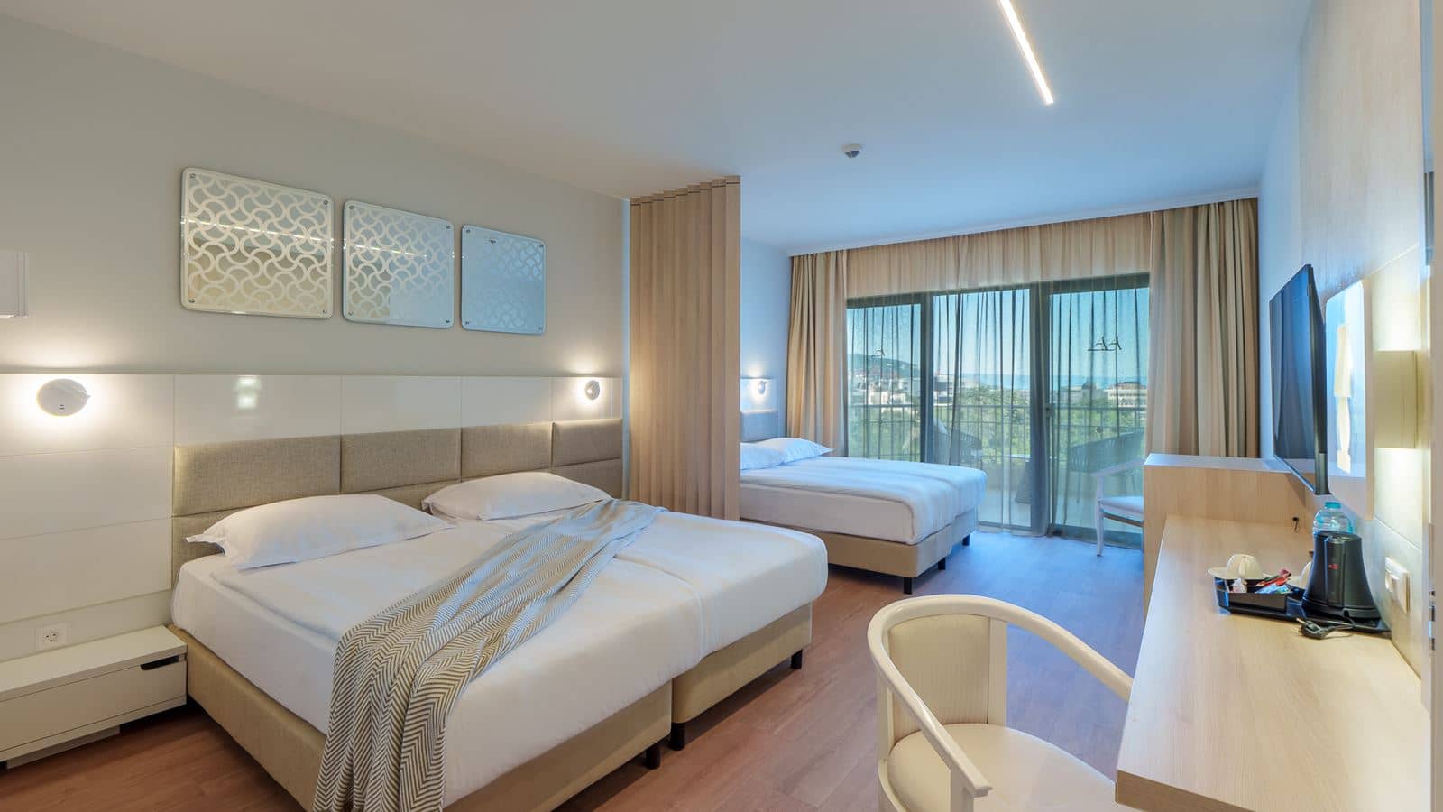 rooms-twin-deluxe-room-latera-lsea-view-balcony-or-terrace