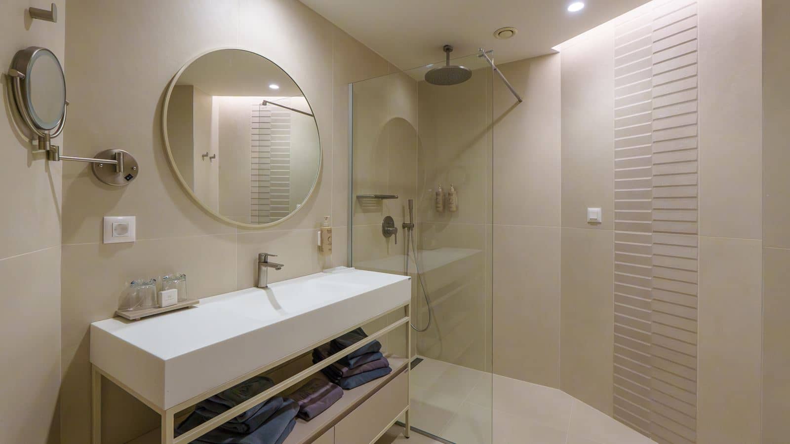 rooms-twin-deluxe-room-sea-view-balcony