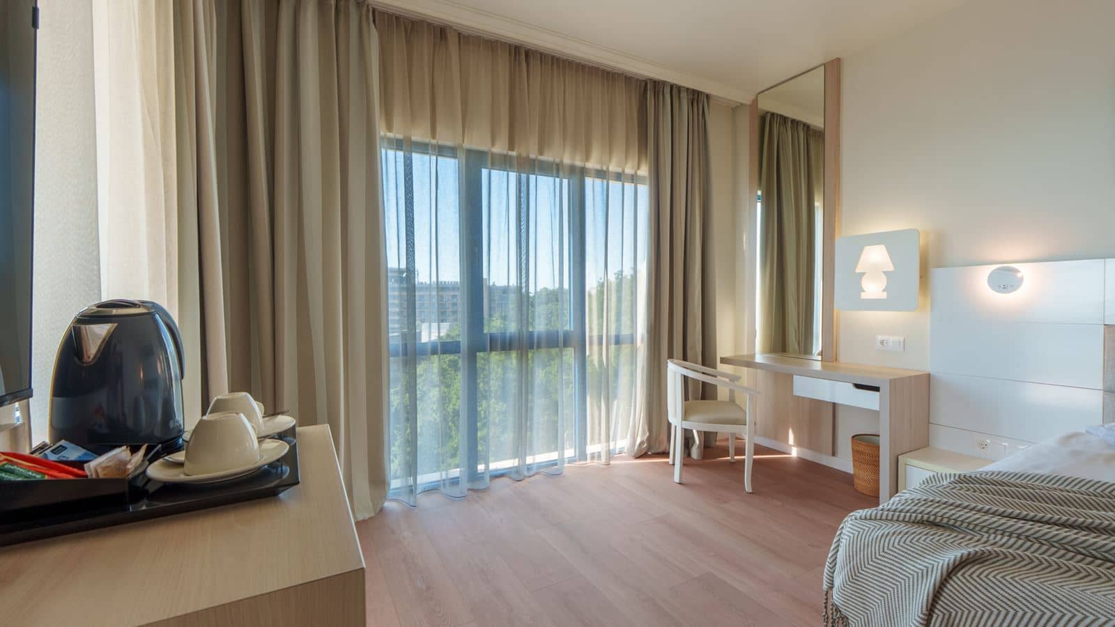 rooms-standard-family-room-sea-view-balcony
