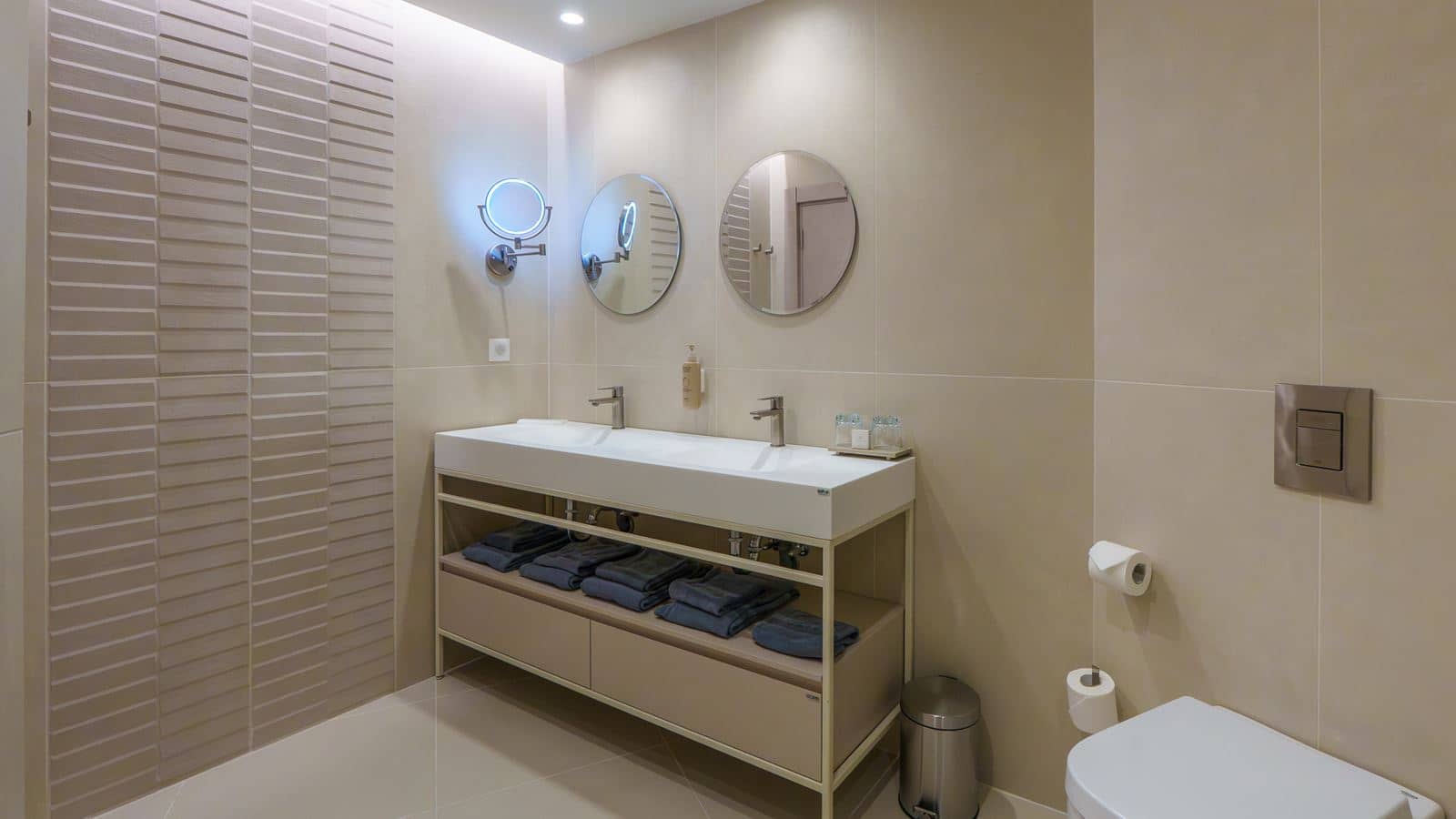 rooms-standard-family-room-sea-view-balcony