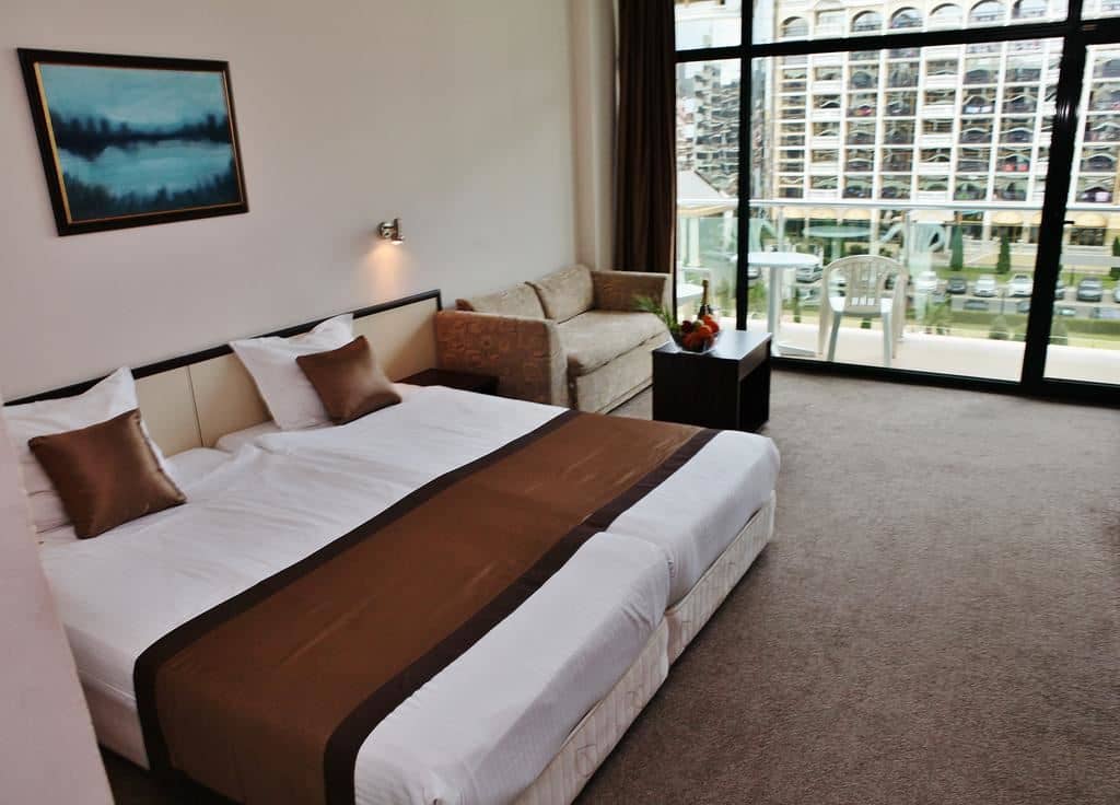 rooms-twin-standard-room-balcony