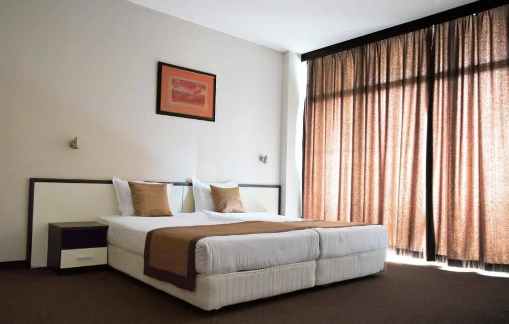rooms-1-bedroom-standard-apartment-balcony