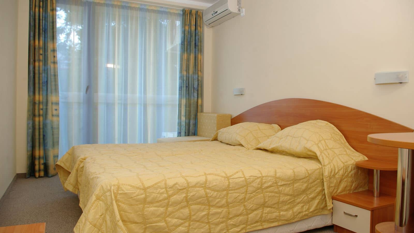 rooms-twin-standard-room