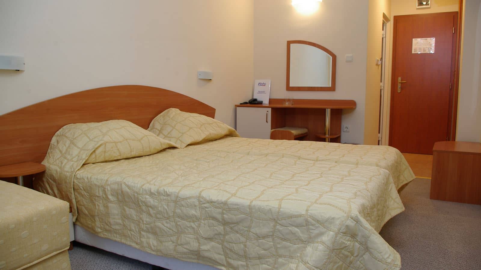 rooms-single-wchild-standard-room