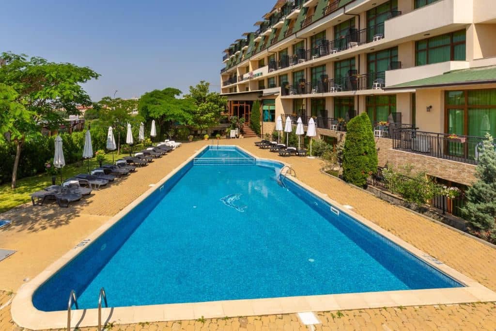 pools-outdoor-pool