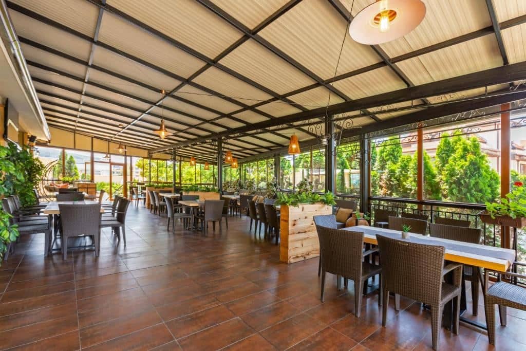 restaurants-restaurants