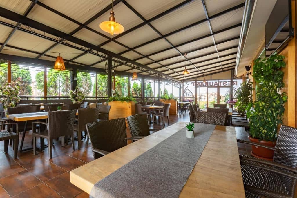 restaurants-restaurants
