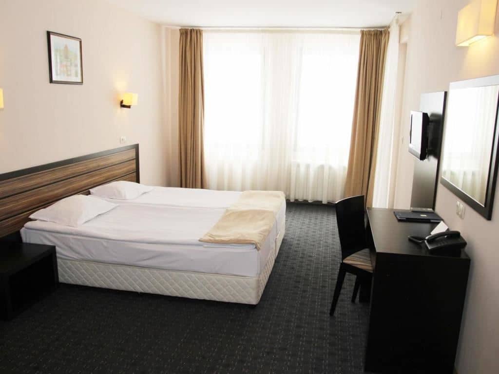 rooms-2-bedroom-standard-apartment-balcony