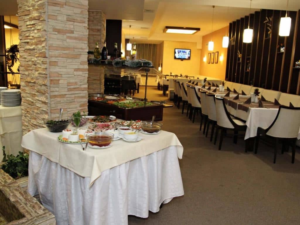 restaurants-restaurant