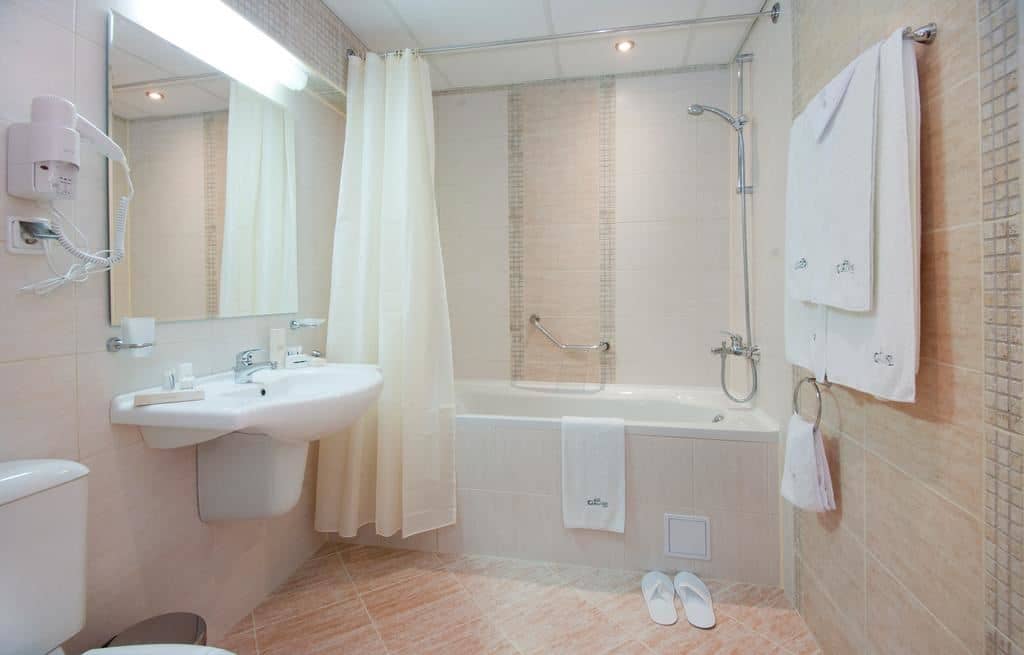 rooms-double-standard-suite-balcony