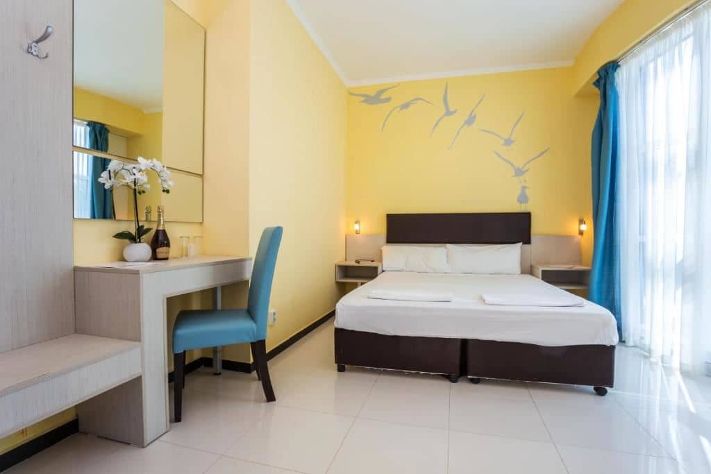 rooms-single-room-street-view