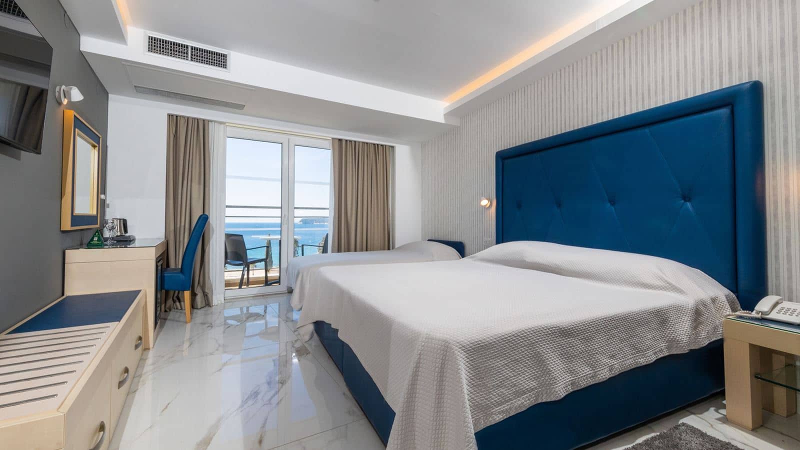 rooms-room-seaside-balcony