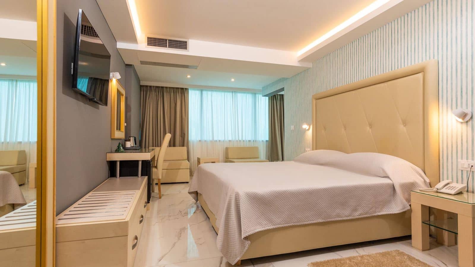 rooms-room-balcony