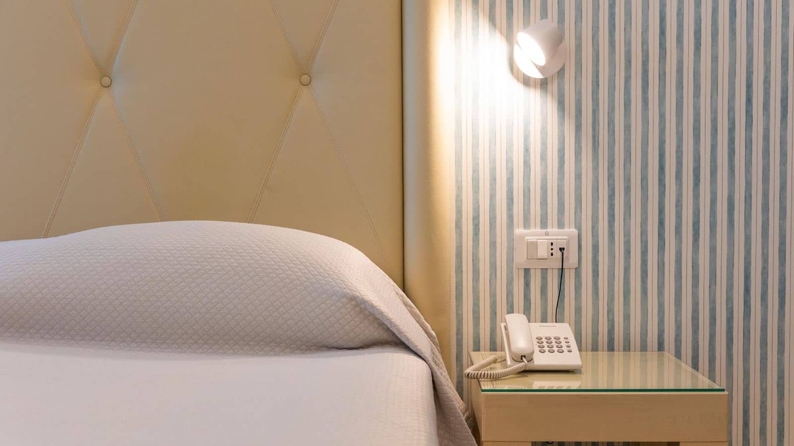 rooms-single-wchild-room-seaside-balcony