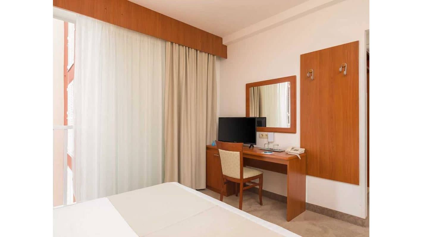 rooms-standard-room