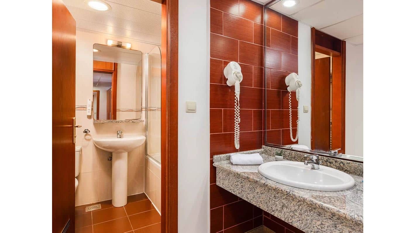 rooms-superior-junior-suite-balcony