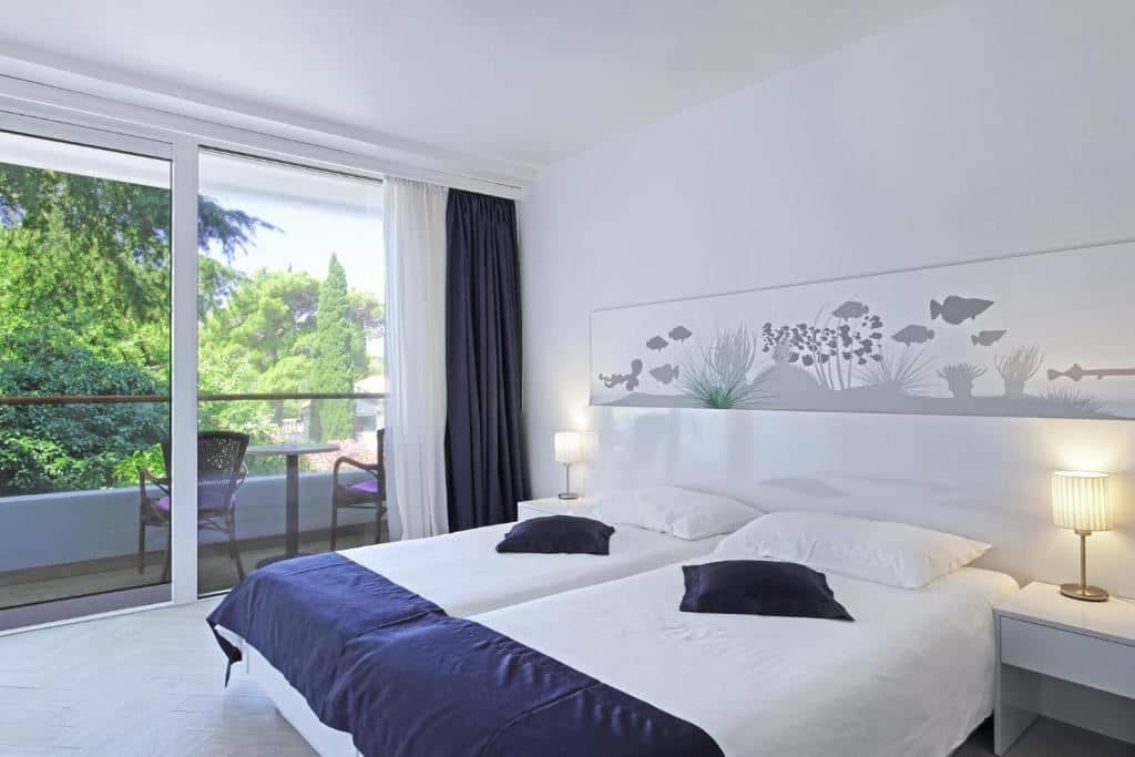 rooms-classic-room-balcony