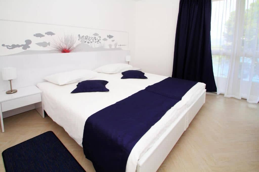 rooms-classic-room-seaview-balcony