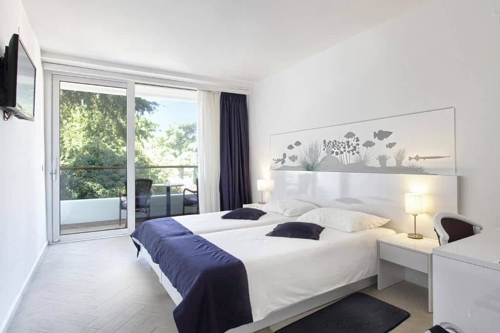 rooms-classic-room-balcony