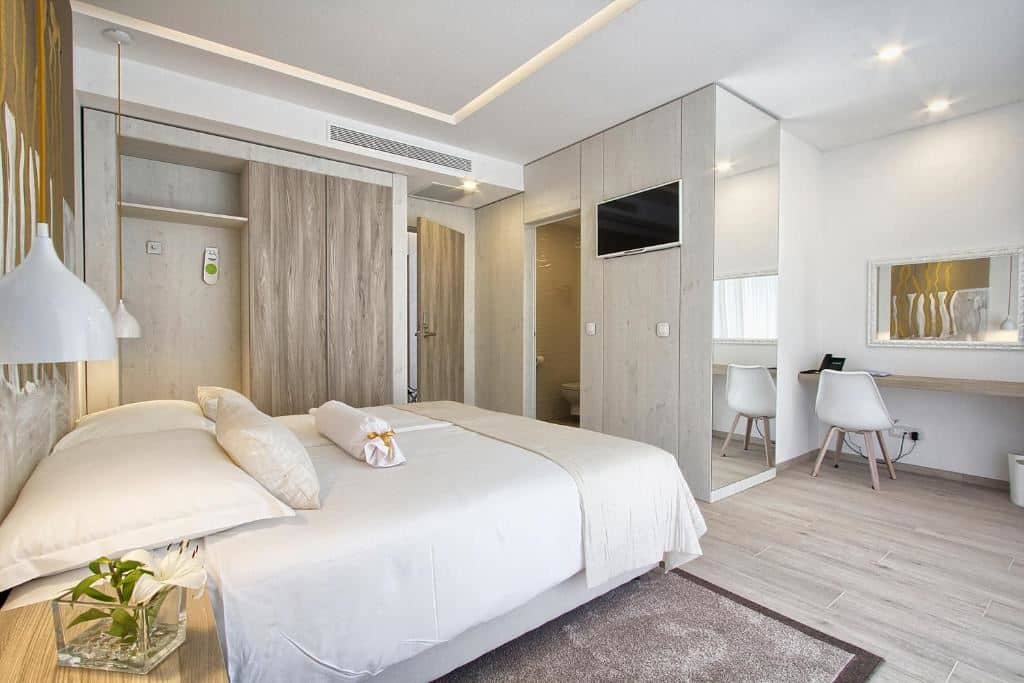 rooms-superior-room-balcony