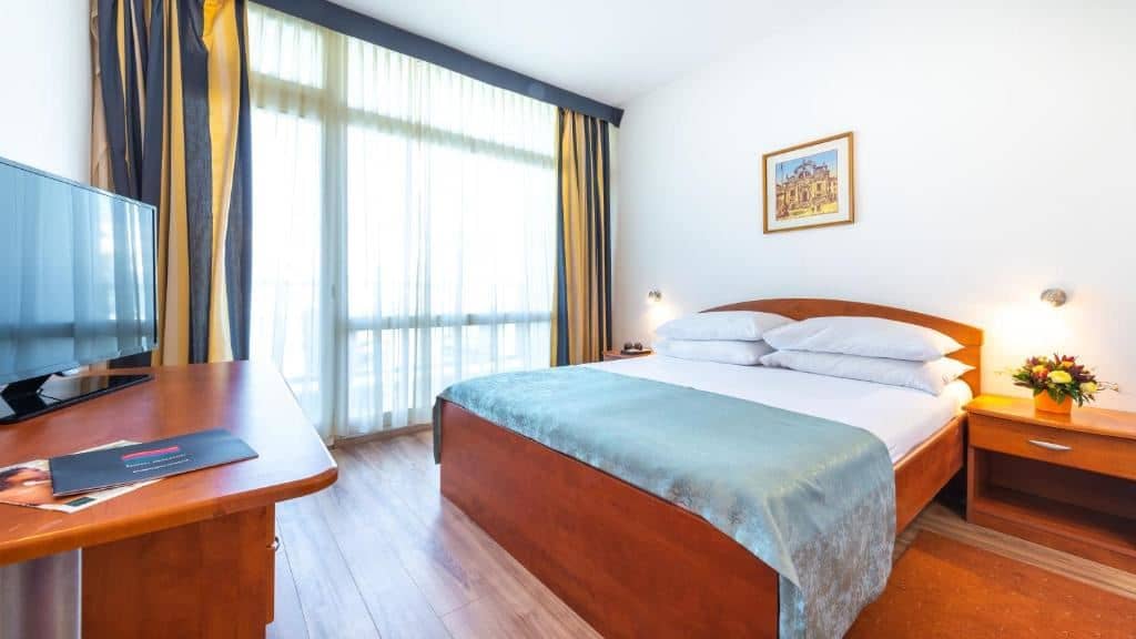 rooms-double-standard-room-seaview-balcony